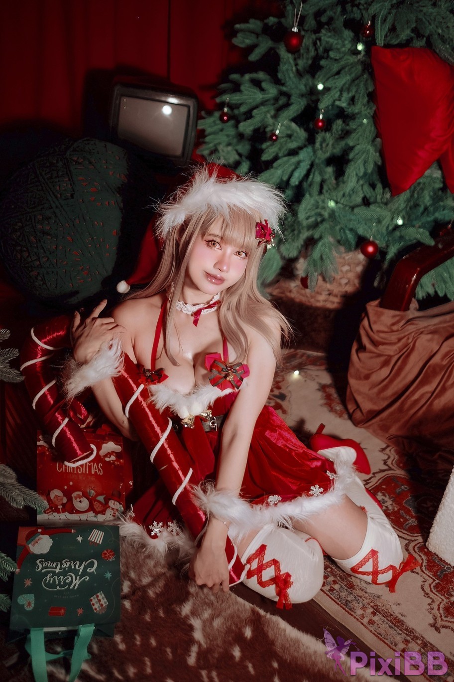 Coser PingPing Emma Xmas NIKKE PixiBB.COM 003