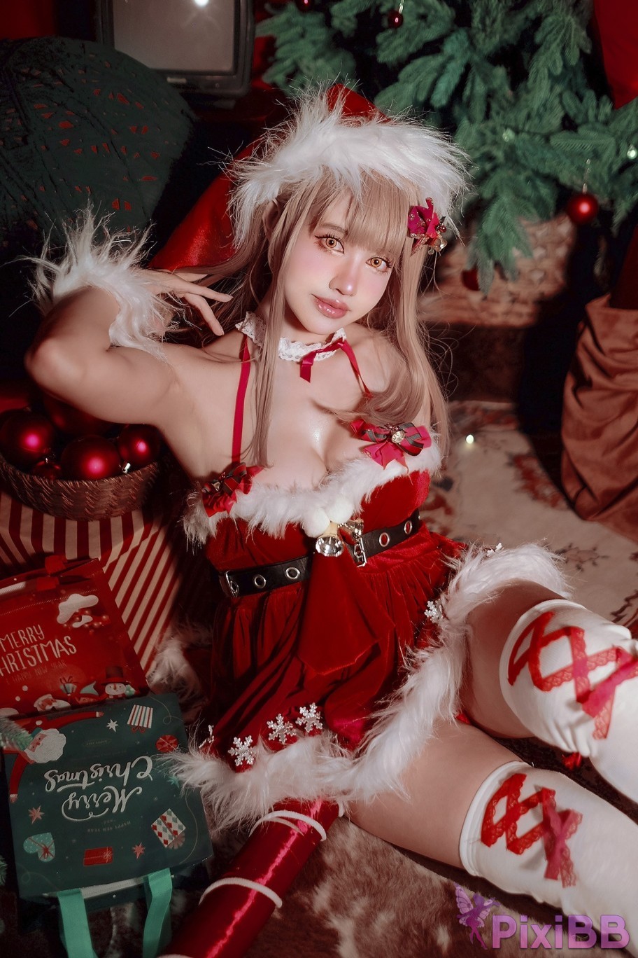 Coser PingPing Emma Xmas NIKKE PixiBB.COM 004