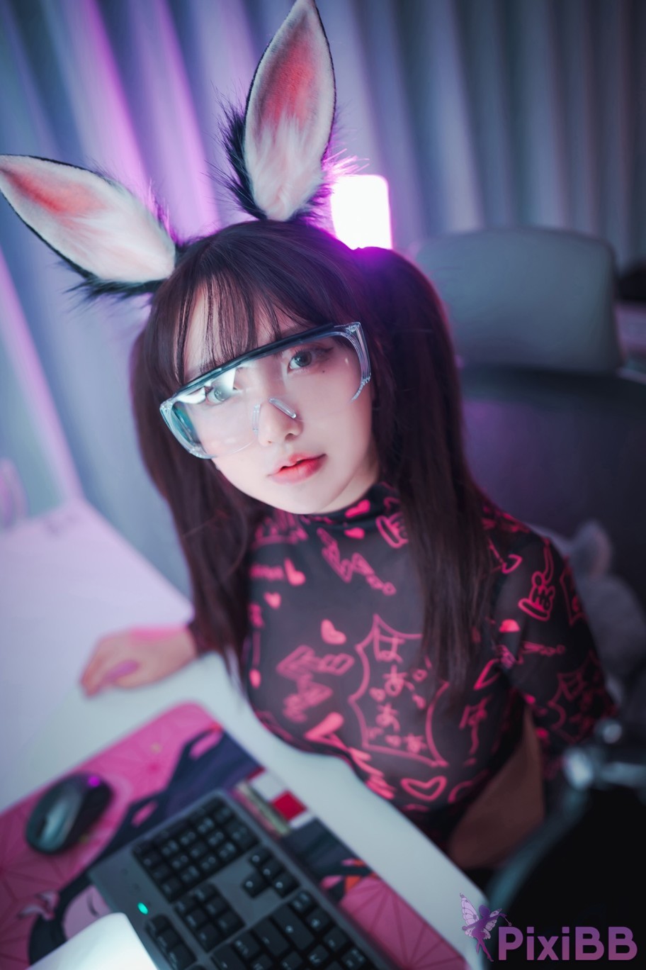 DJAWA Photo Son Ye Eun Retro Gaming Girl PixiBB.COM 001