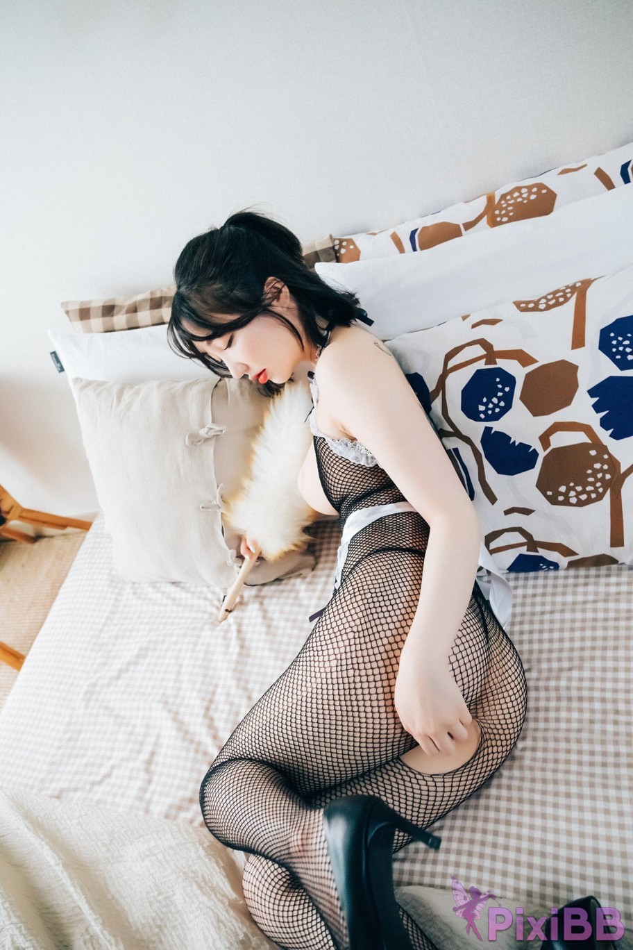 Loozy Son Ye Eun Happy Birthday S.Ver PixiBB.COM 036