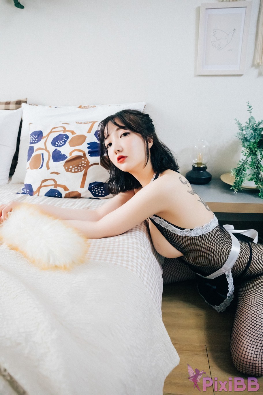 Loozy Son Ye Eun Happy Birthday S.Ver PixiBB.COM 041