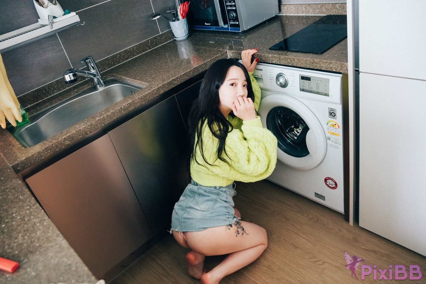 Loozy Son Ye Eun Travel Partner PixiBB.COM 002