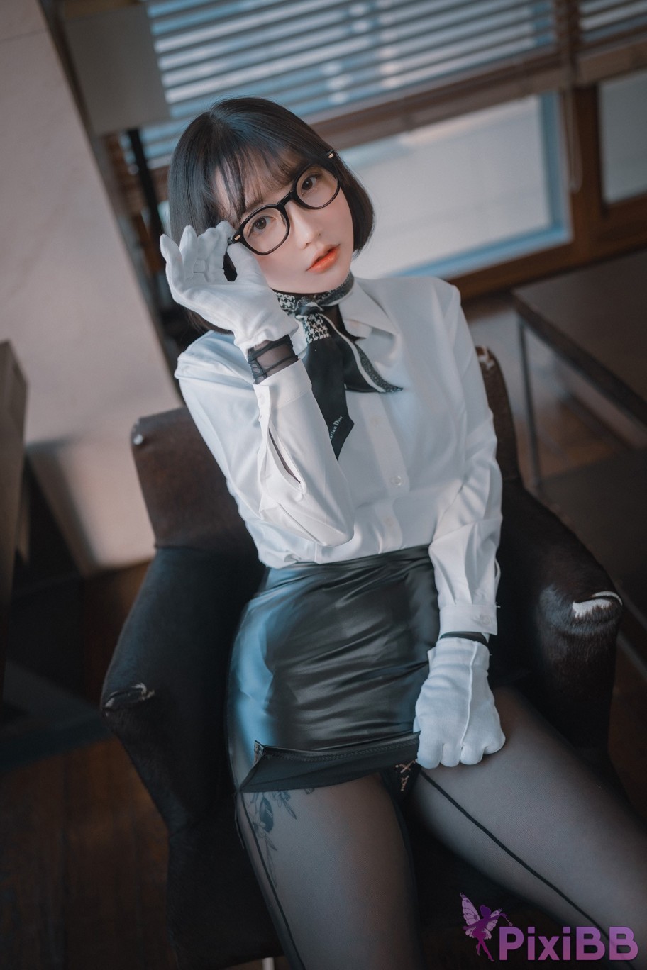 DJAWA Photo Son Ye Eun Naughty Supervisor PixiBB.COM 005