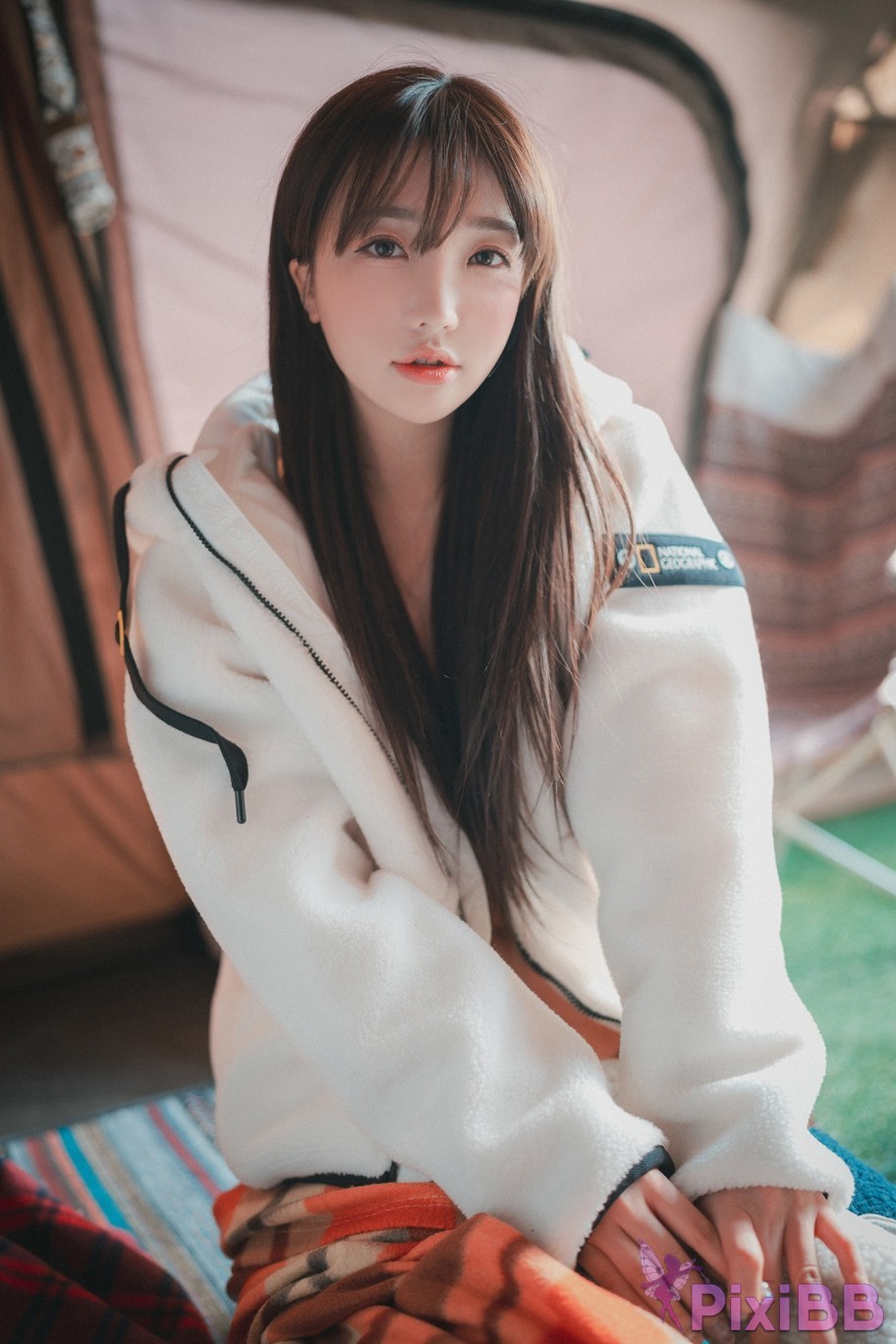 DJAWA Photo Son Ye Eun Romantic Winter Glamping PixiBB.COM 019