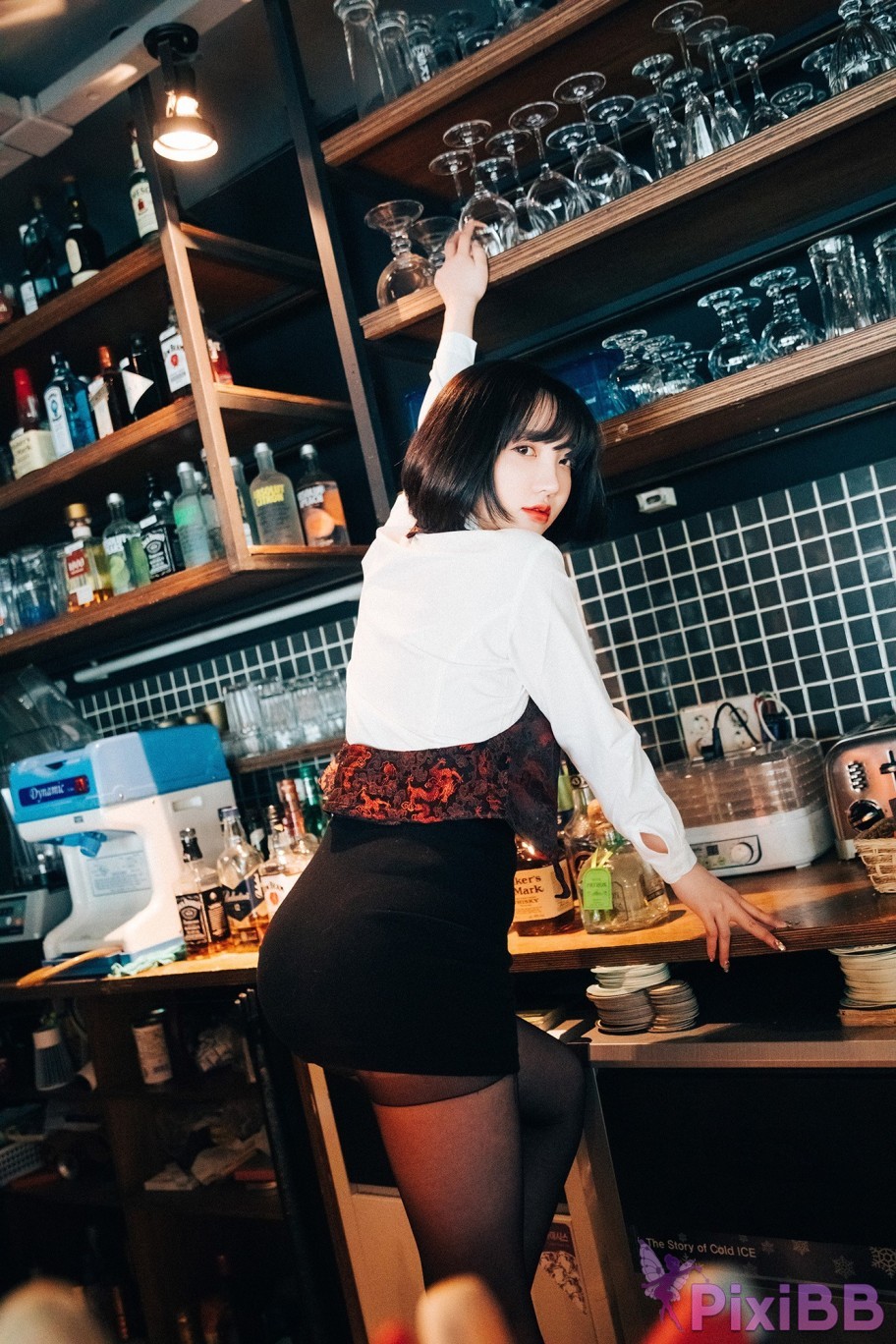 Loozy Son Ye Eun Tainted Love Bar PixiBB.COM 006