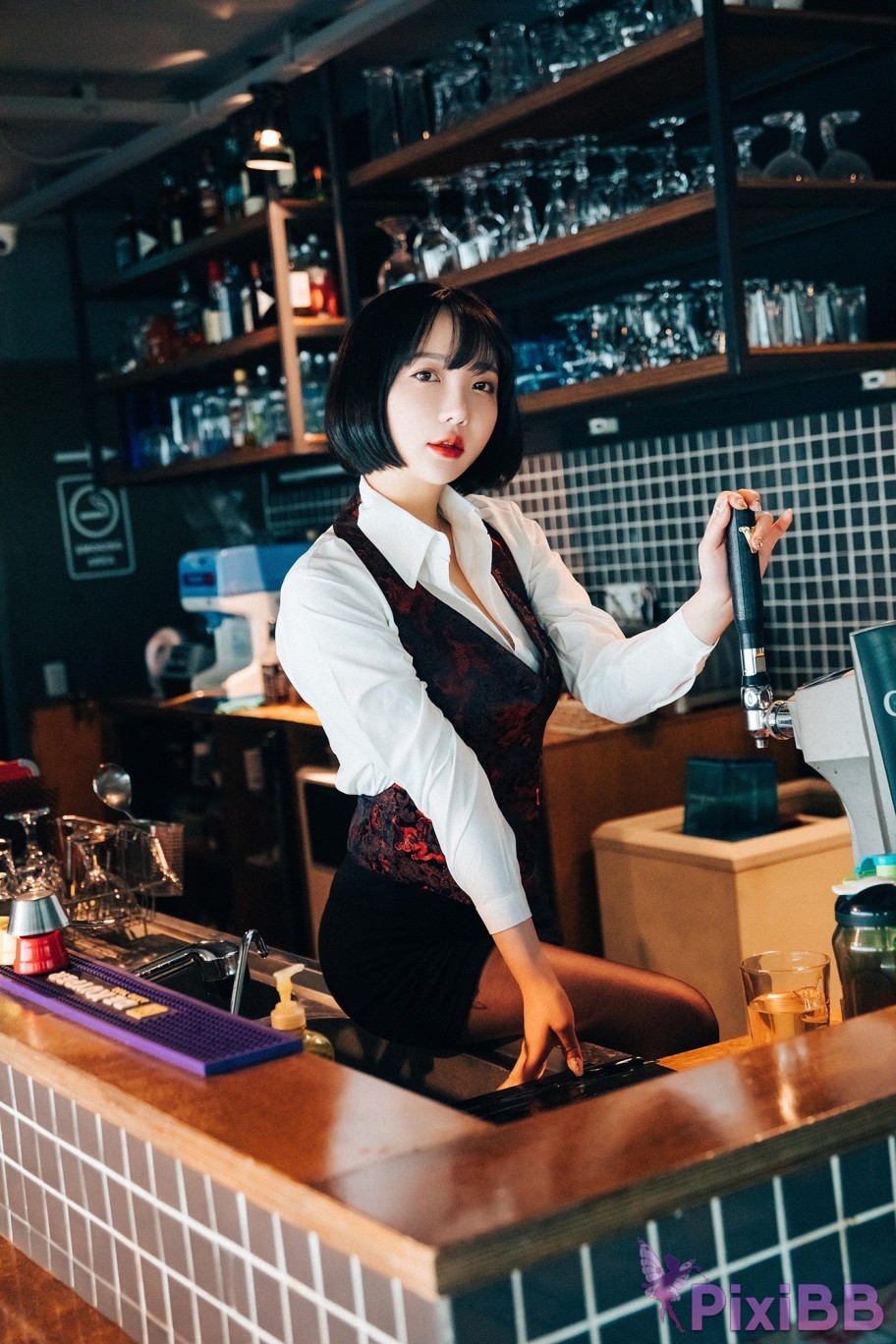 Loozy Son Ye Eun Tainted Love Bar PixiBB.COM 014