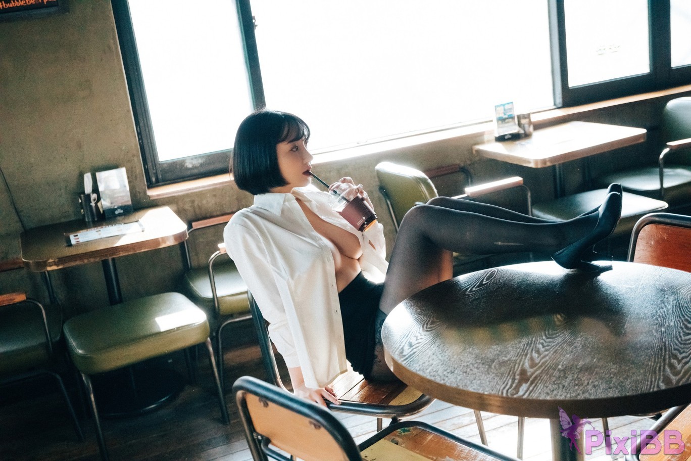 Loozy Son Ye Eun Tainted Love Bar PixiBB.COM 029