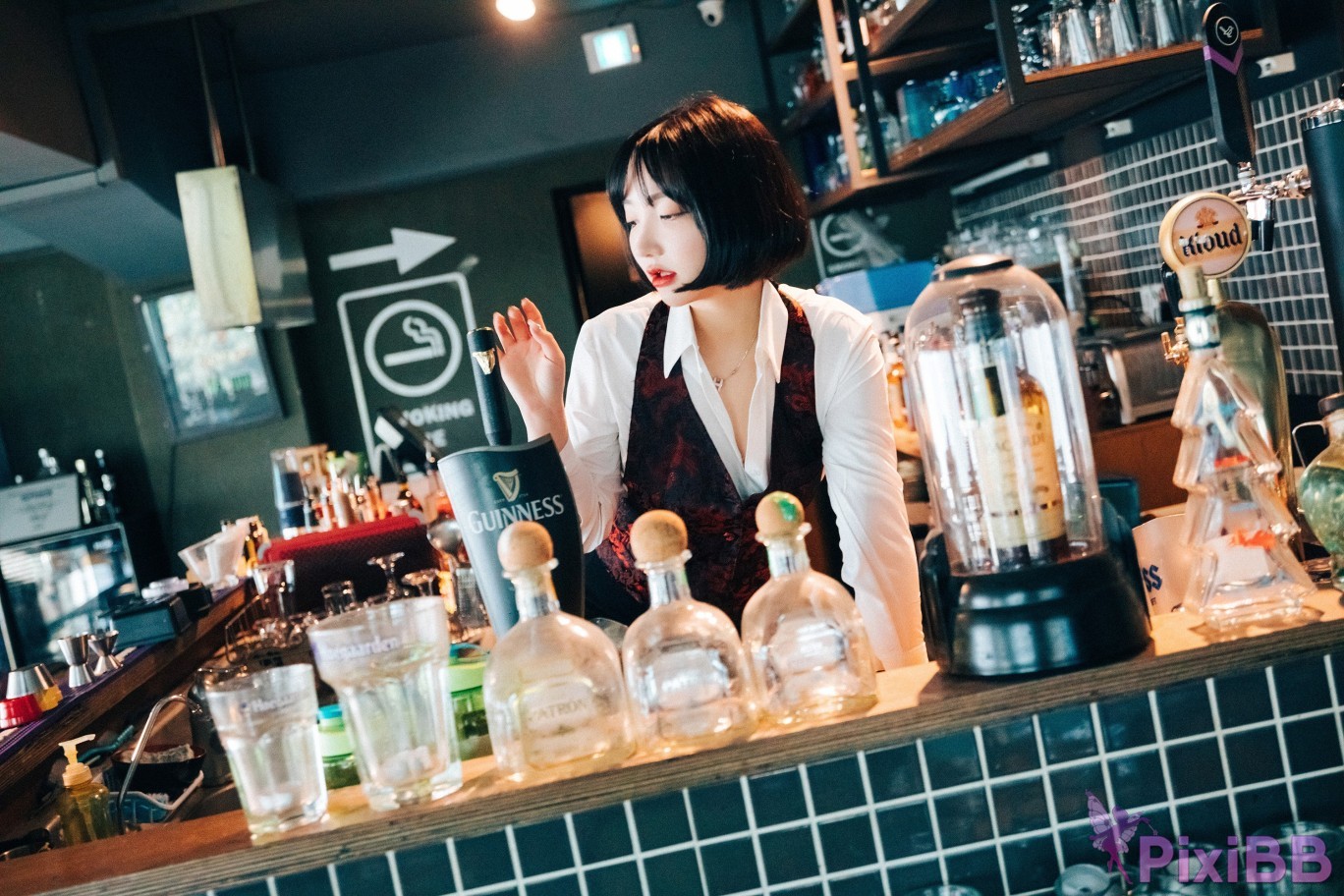 Loozy Son Ye Eun Tainted Love Bar PixiBB.COM 036