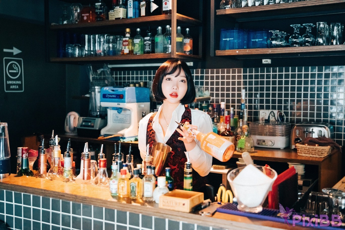 Loozy Son Ye Eun Tainted Love Bar PixiBB.COM 058