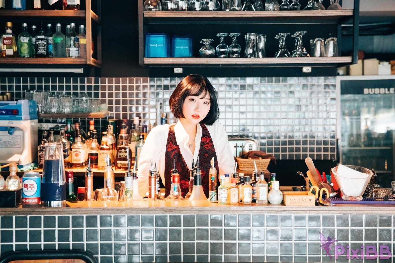 Loozy Son Ye Eun Tainted Love Bar PixiBB.COM 069