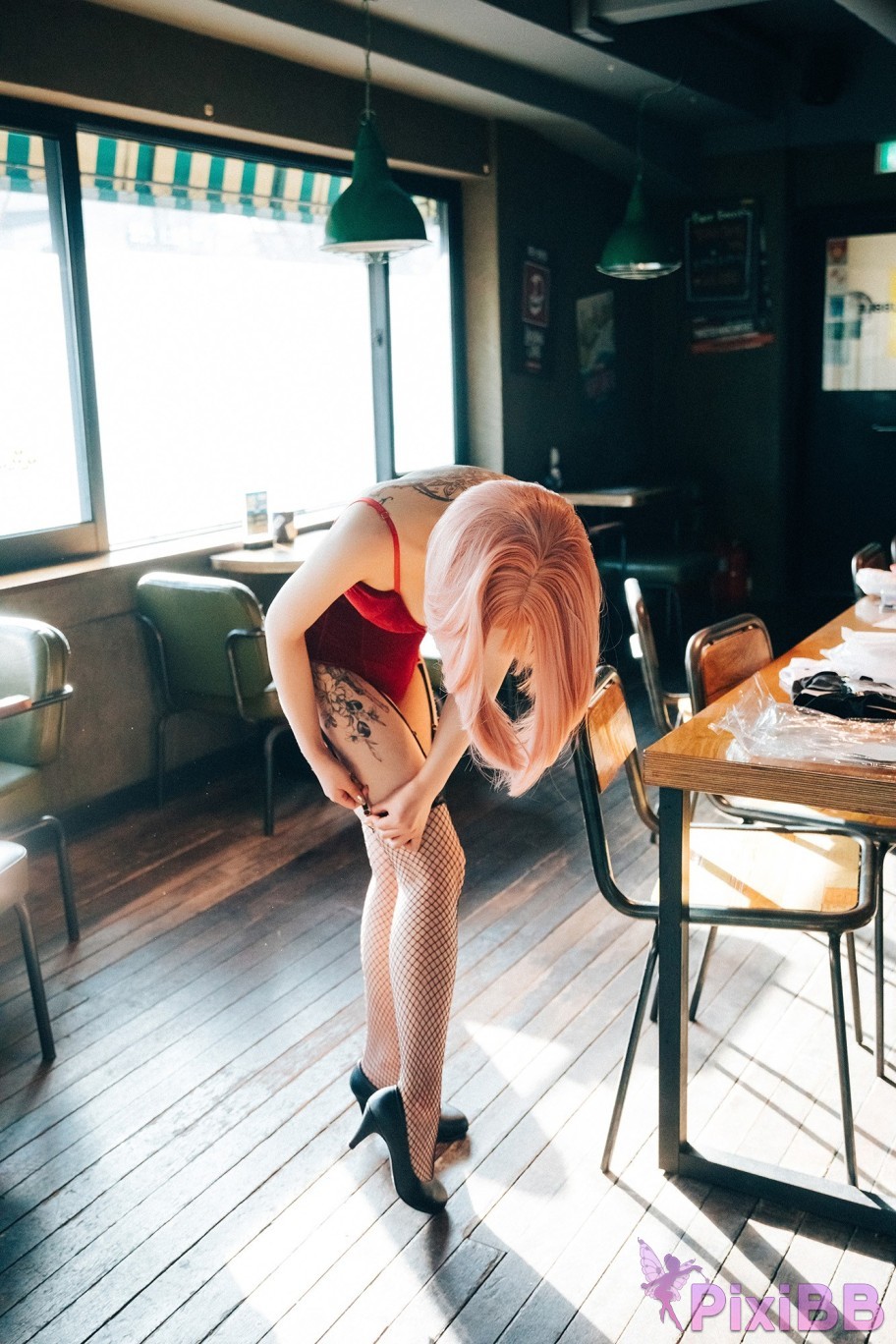 Loozy Son Ye Eun Tainted Love Bar PixiBB.COM 073