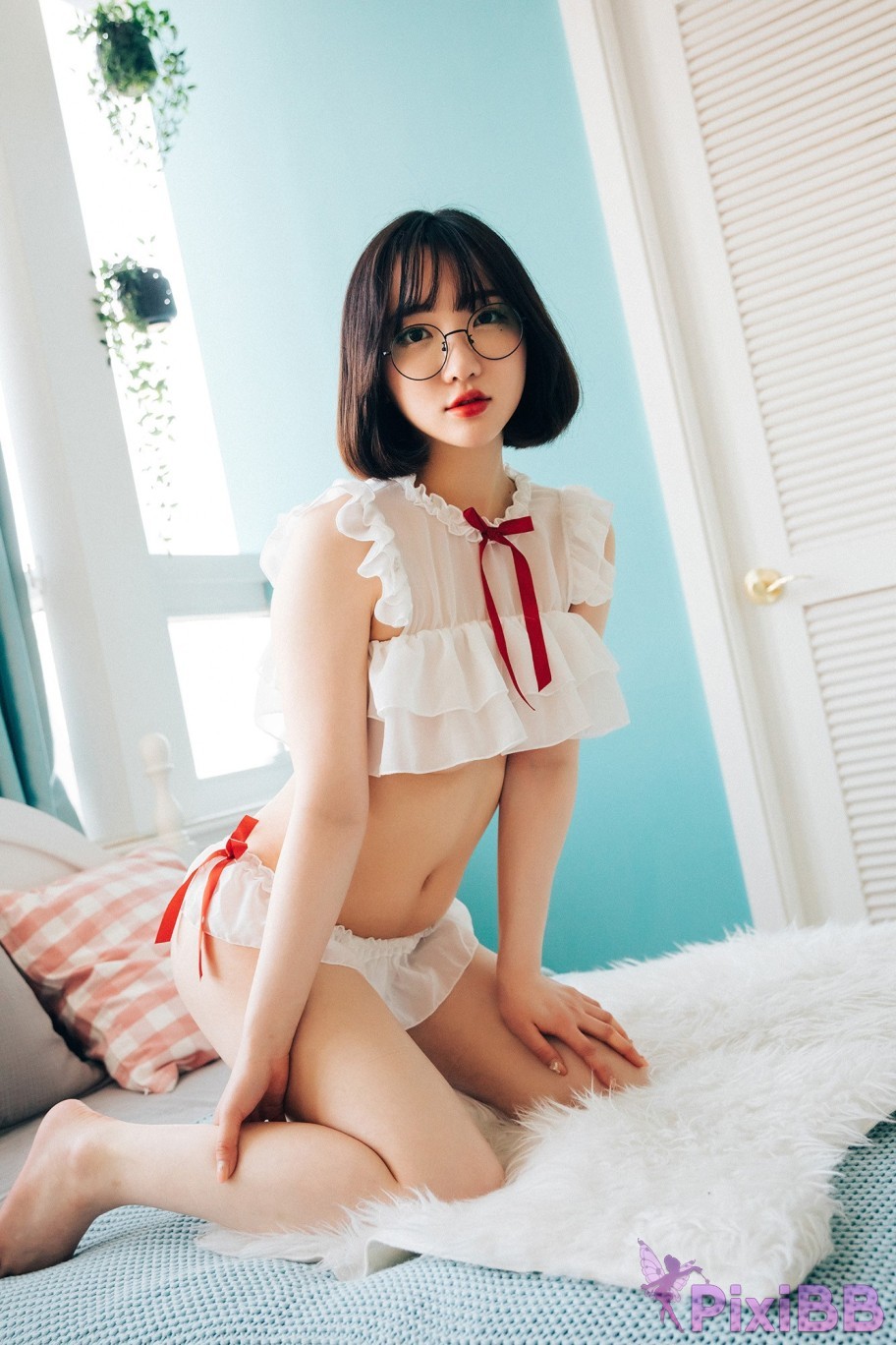 Loozy The Queen Is Back Son Ye Eun PixiBB.COM 031